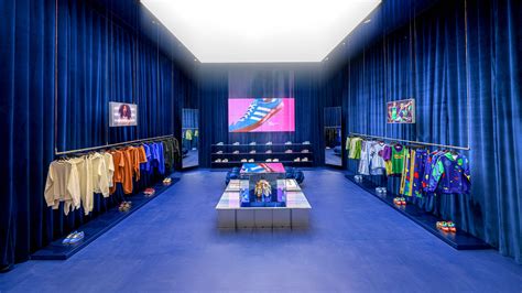 adidas Store – Ernst